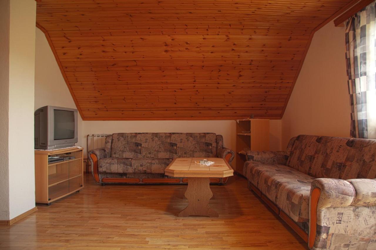 Guesthouse Zafran Smoljanac Bagian luar foto