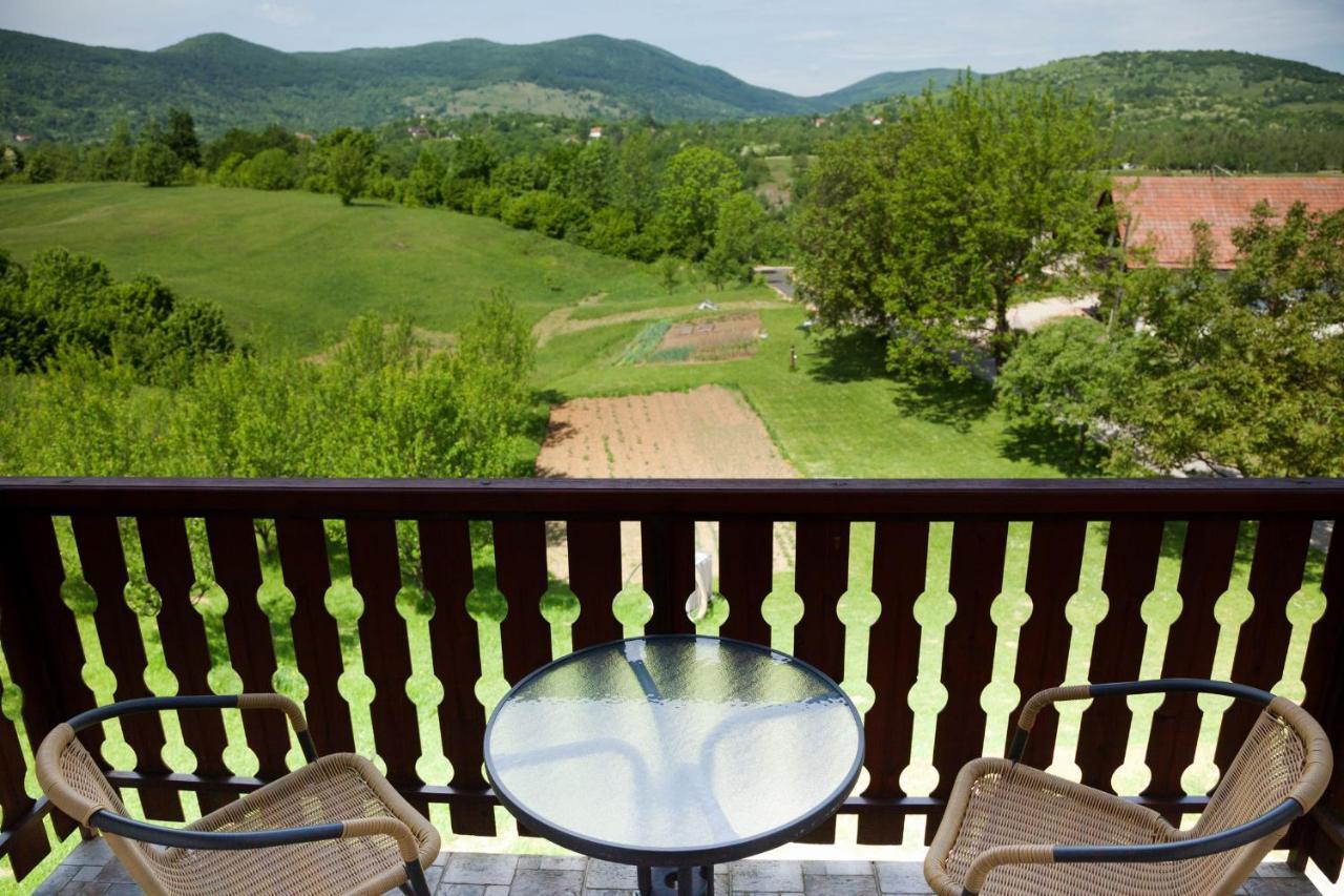 Guesthouse Zafran Smoljanac Bagian luar foto